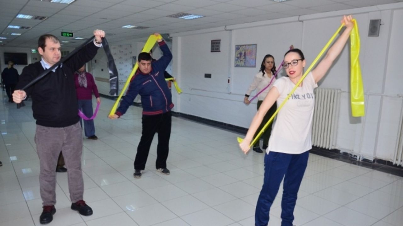 (Özel Haber) Psikiyatri hastaları sabah sporu ve dansla stres atıyor