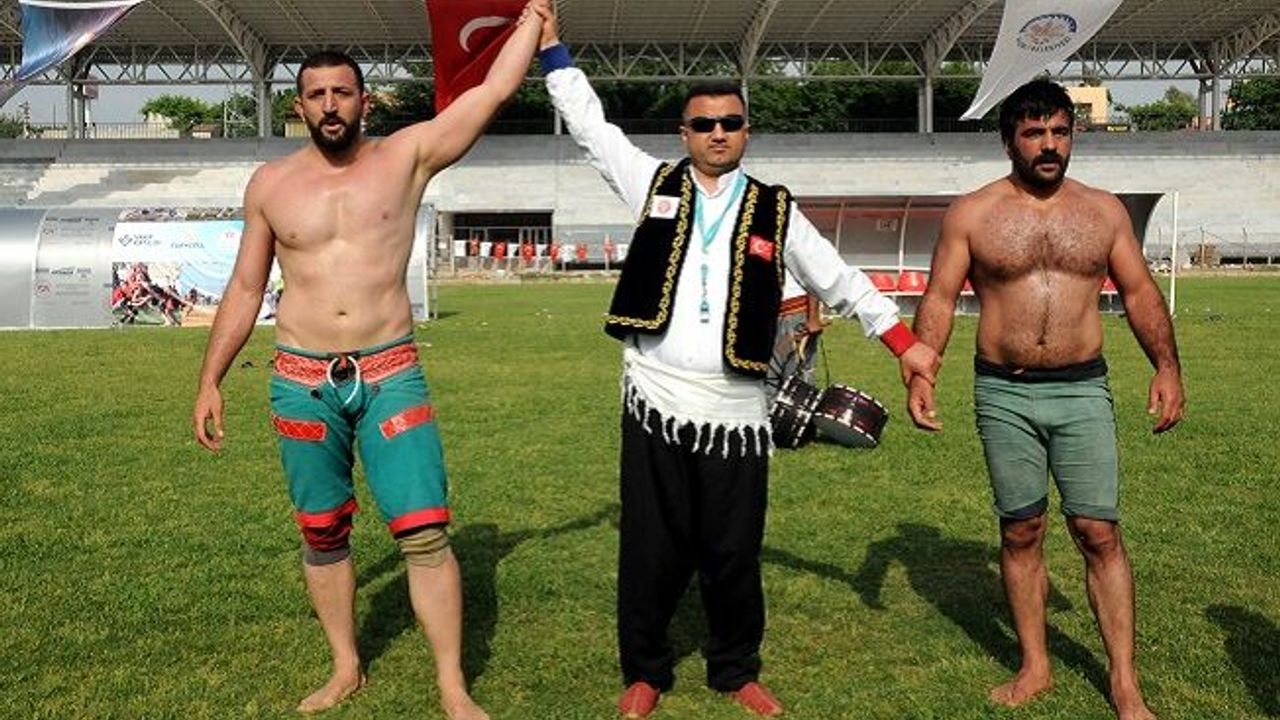 Kahramanmaraşlı Pehlivan Bir Kez Daha Kısa Şalvar Türkiye Şampiyonu