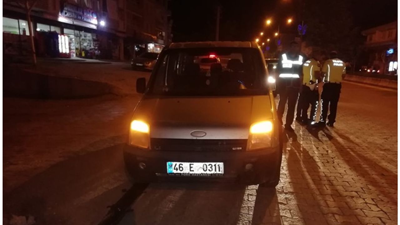 Otomobil ile hafif ticari araç çarpıştı: 1 Yaralı