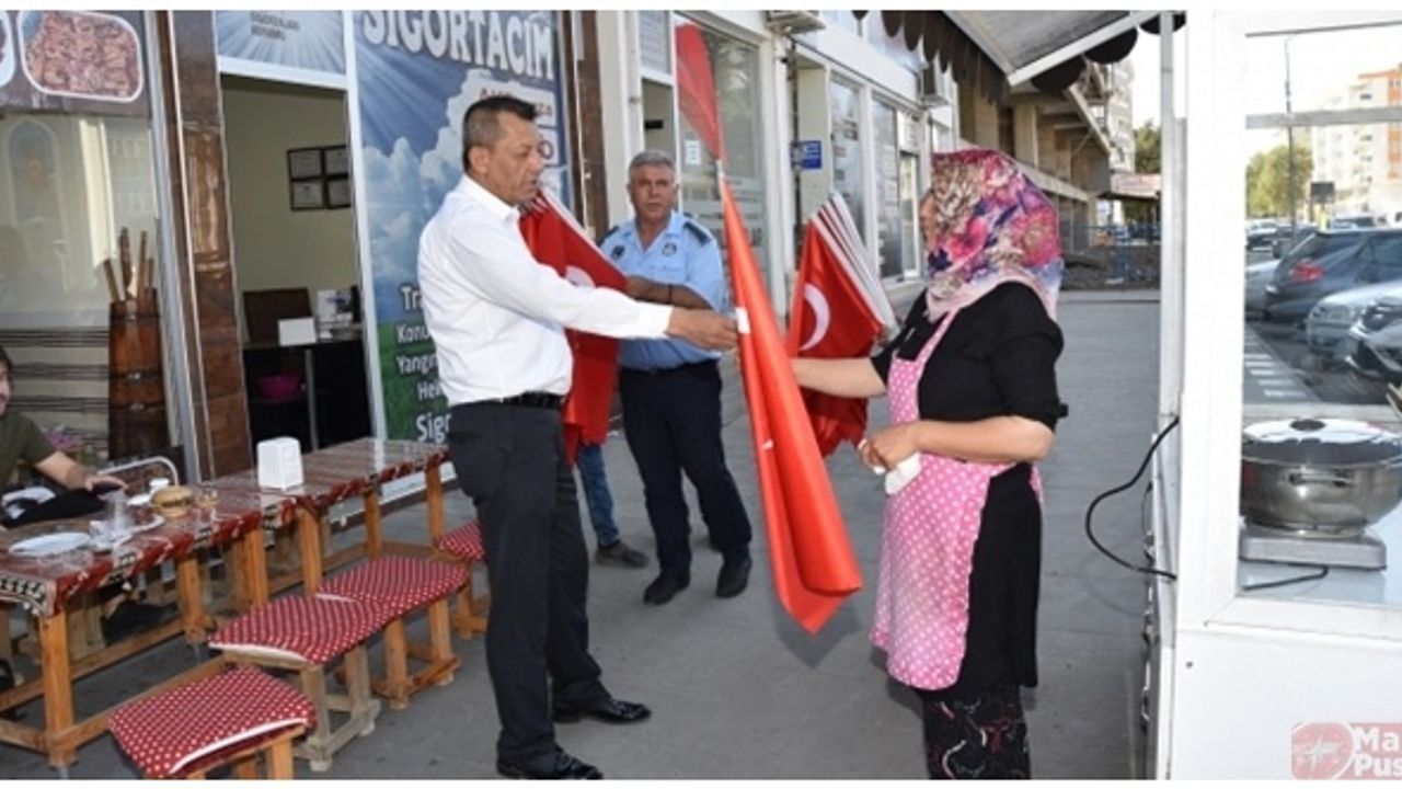 Türkoğlu'nda Barış Pınarı Harekatına bayraklı destek!
