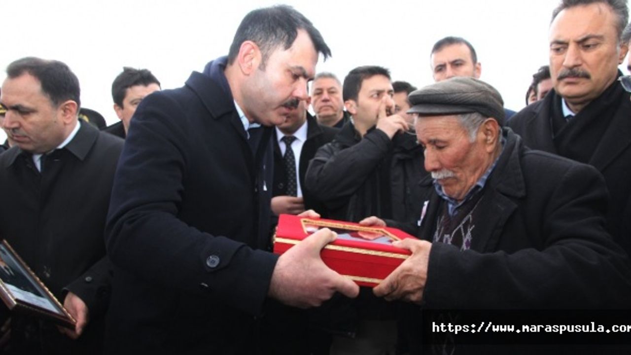 Ayakkabısı çamurlu şehit babası: Araba mahvolur binemem