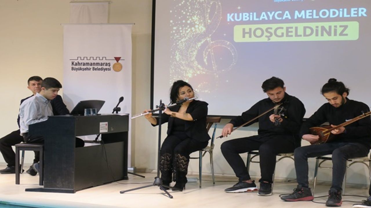 Kahramanmaraş'ta otizmli genç katılımcılara piyano resitali sundu!