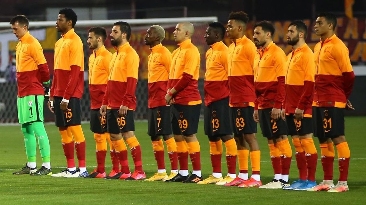 Galatasaraylı futbolcu trafik kazasında hayatını kaybetti!