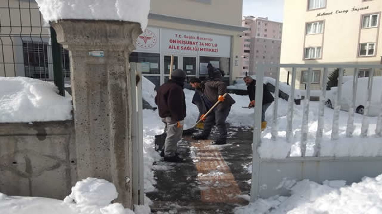 Onikişubat Belediyesinin kar temizleme çalışmaları devam ediyor!