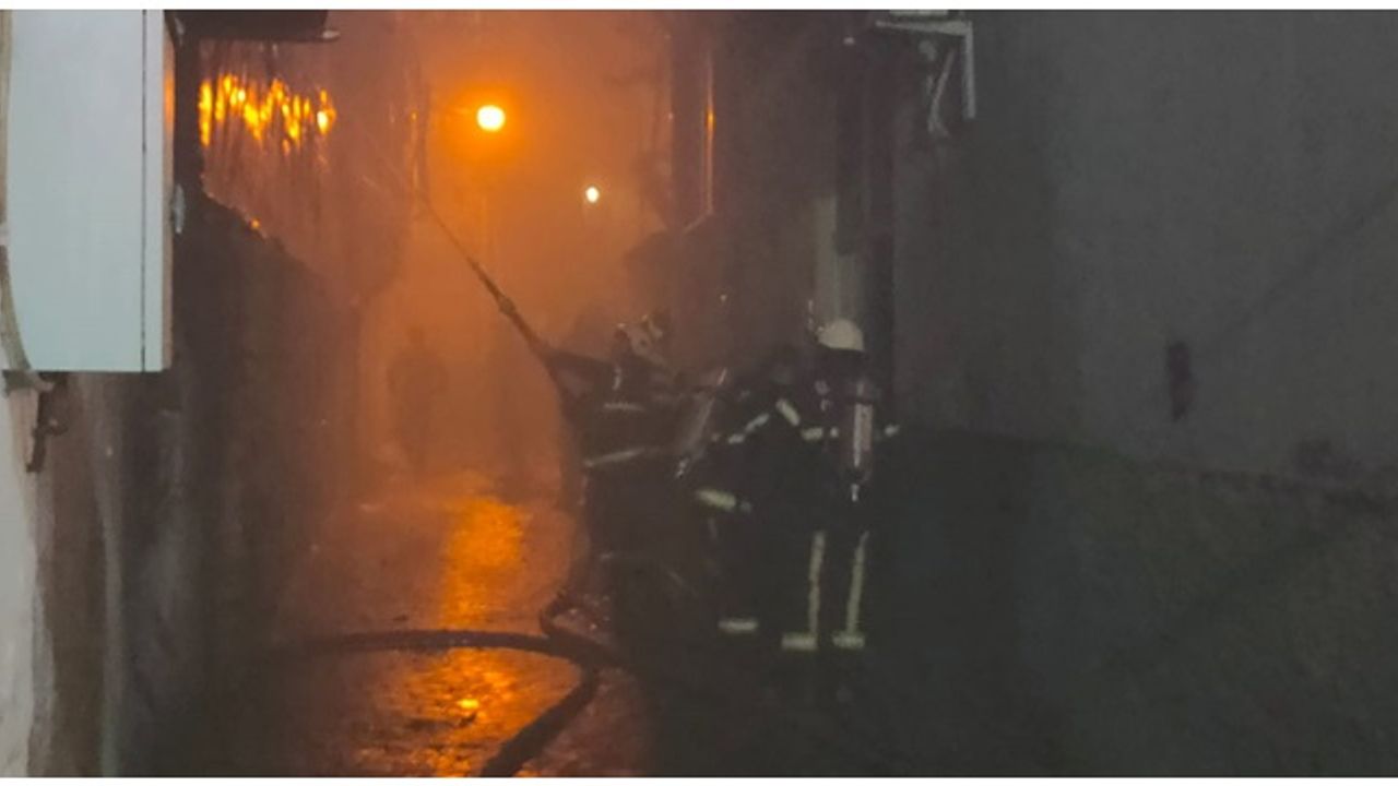 Kahramanmaraş'ta depo yangını paniğe neden oldu!