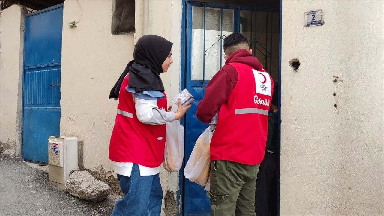 Kahramanmaraş'ta Türk Kızılay'dan ihtiyaç sahiplerine yardım