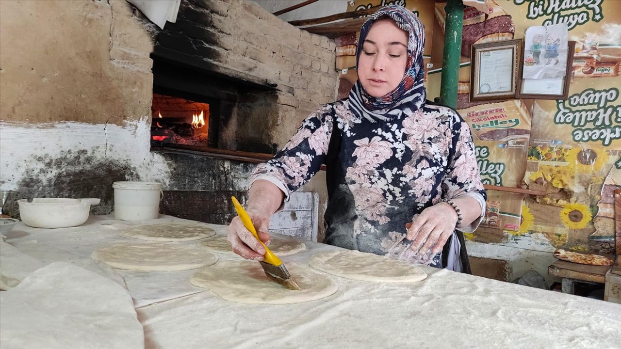 Kahramanmaraş'ta kadın fırıncılar yöresel ekmekleriyle Kafkas kültürünü yaşatıyor
