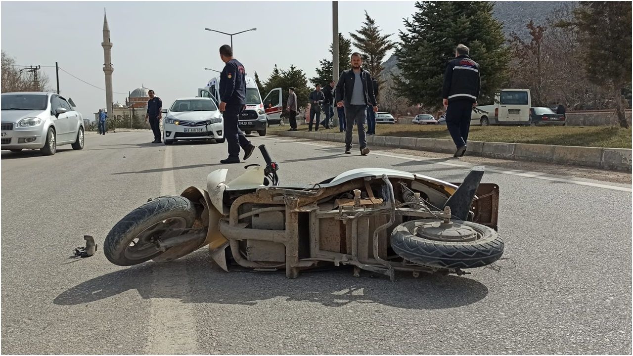 Elbistan'da otomobil ile elektrikli bisikletin çarpışması sonucu 1 kişi yaralandı!