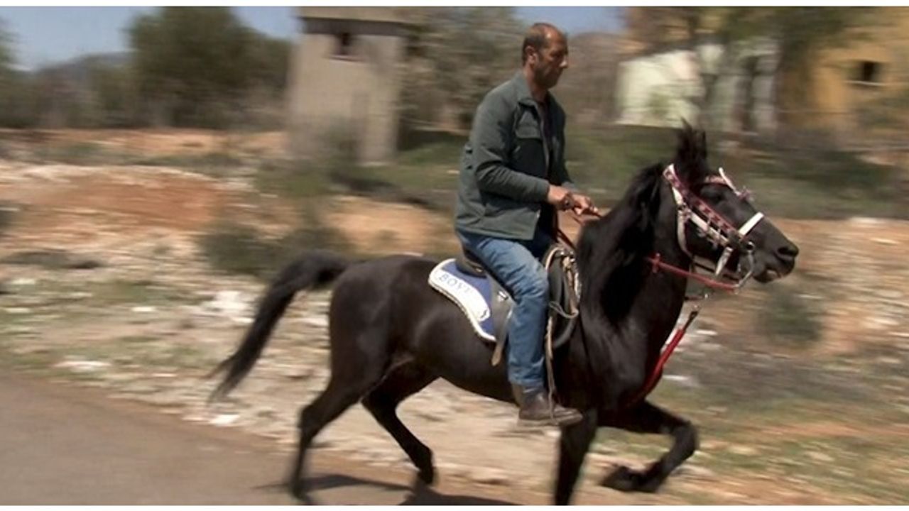 Kahramanmaraş'ta atıyla market alışverişini yapıyor!