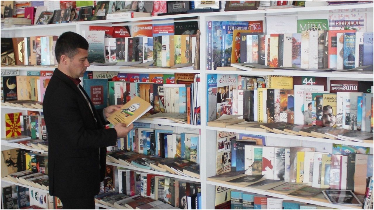 Afşin'den bahseden eserler ve Afşinli yazar ve şairlerin 800'den fazla kitap arşiv odasında sergileniyor