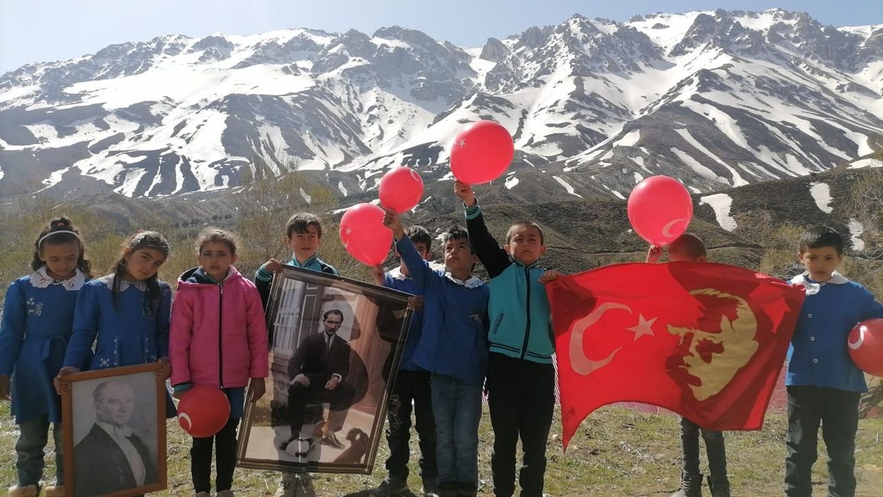 Berit Dağı çocukları 23 Nisan'ı coşkuyla kutladı!