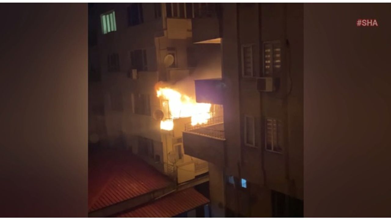 Kahramanmaraş'ta apartmanın balkonunda yangın!