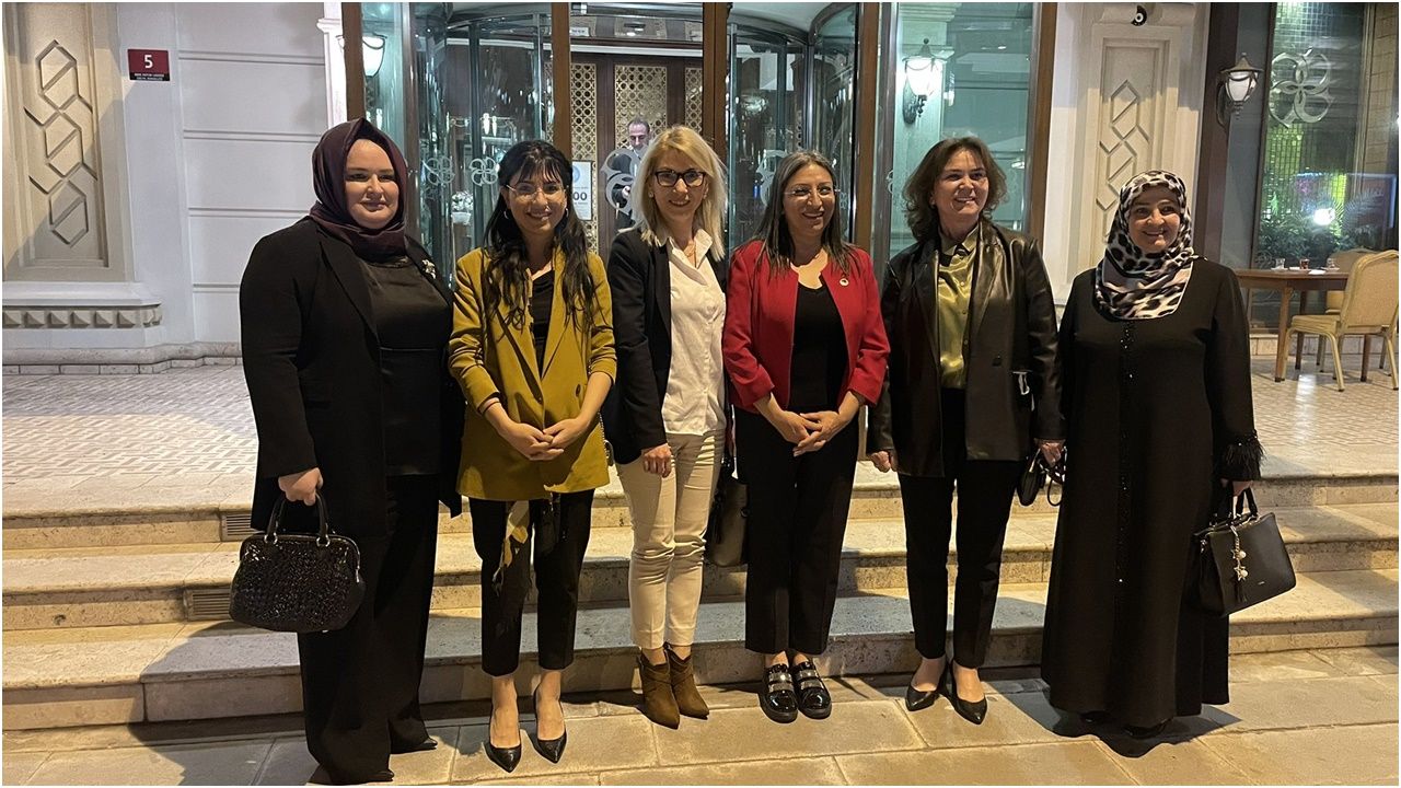 Ankara'da altı muhalefet partisinin kadın kolları başkanları bir arada!