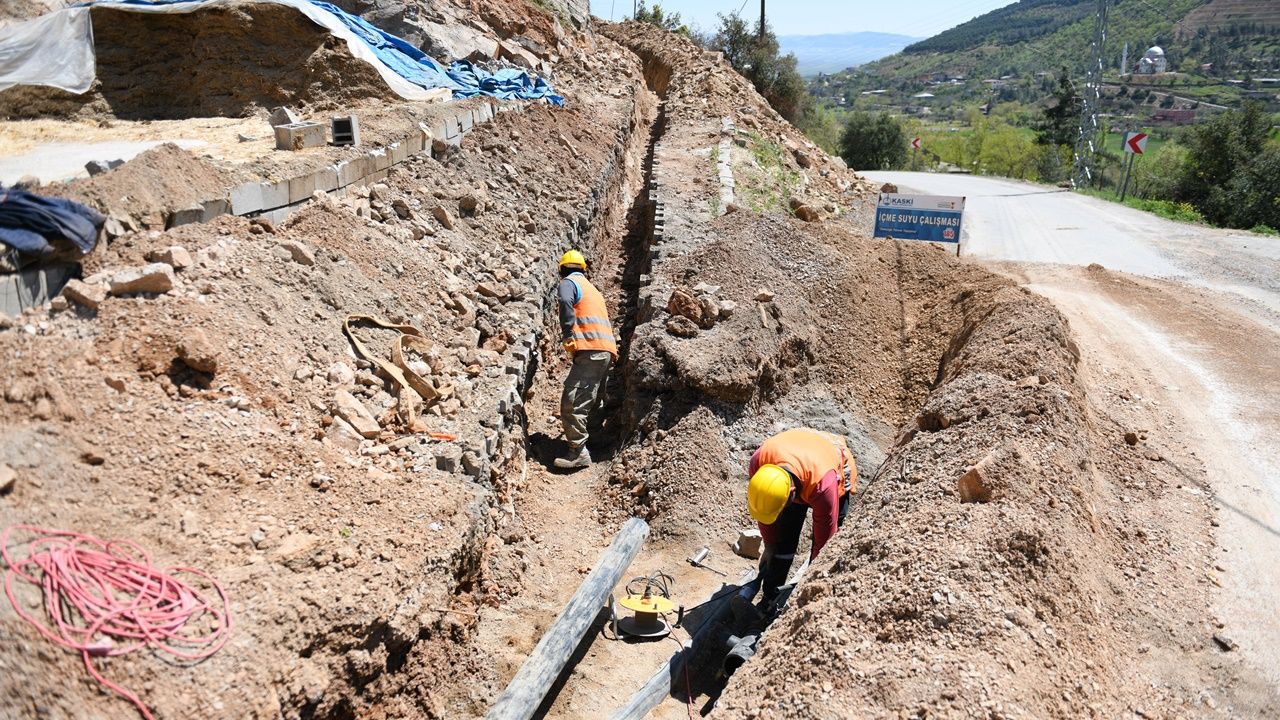 Türkoğlu ilçesi Beyoğlu mahallesinde içme suyu hattı çalışmaları başladı