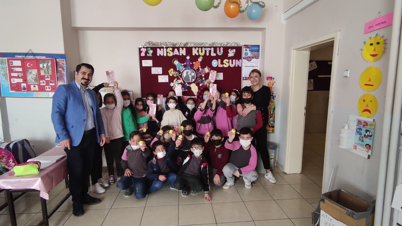 Sivas Turizm Derneği'nden çocuklara 23 Nisan hediyesi