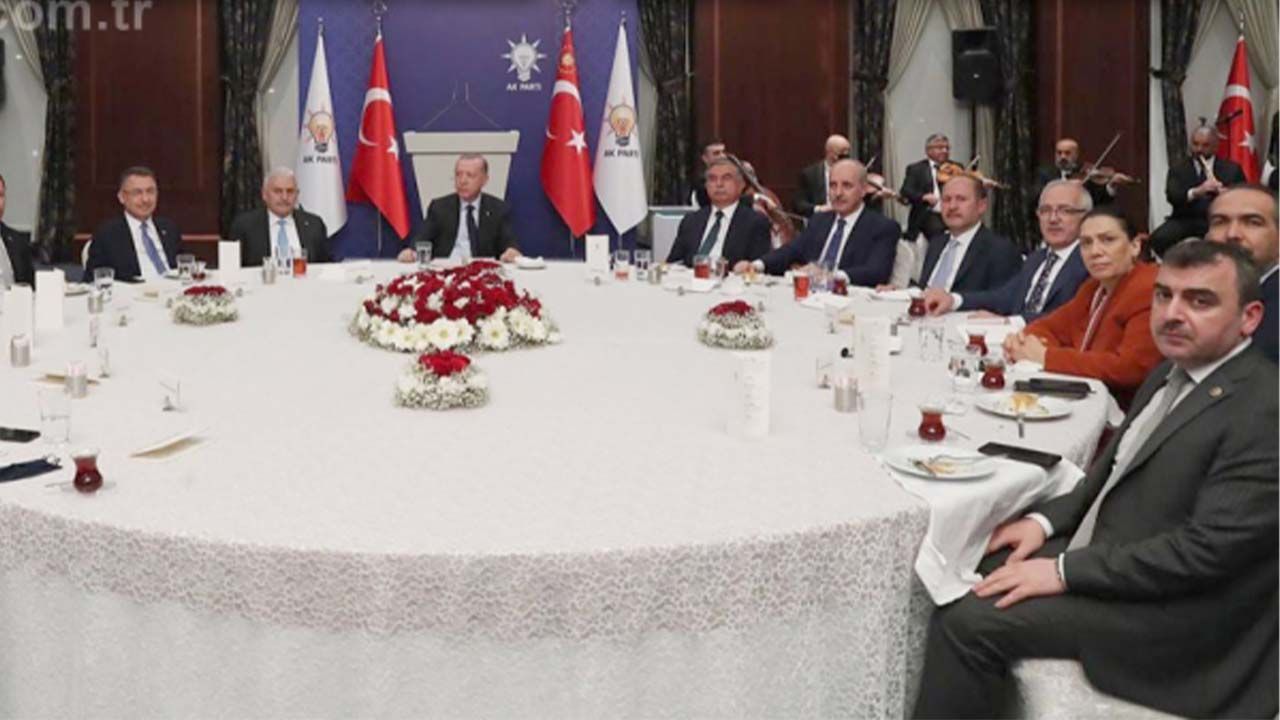 Erdoğan’ın masasına Kahramanmaraş adına Ahmet Özdemir oturdu!   