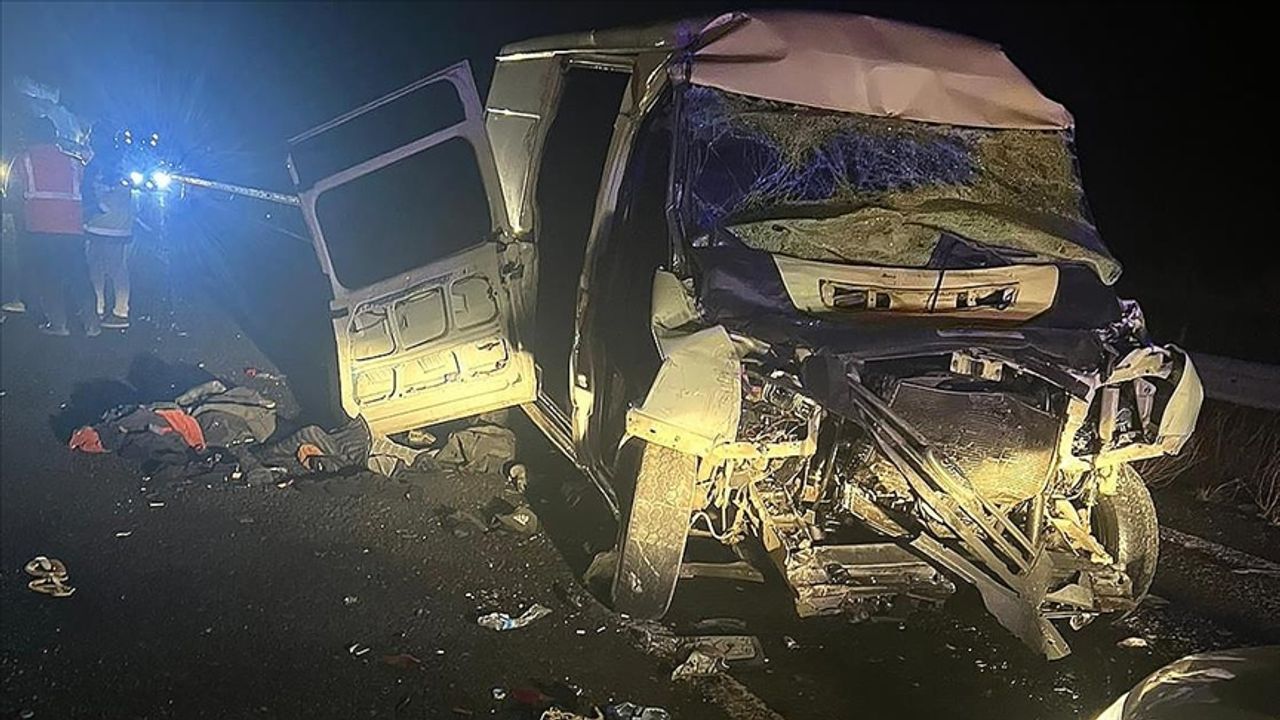 Trafik kazasında 21 kişi yaralandı