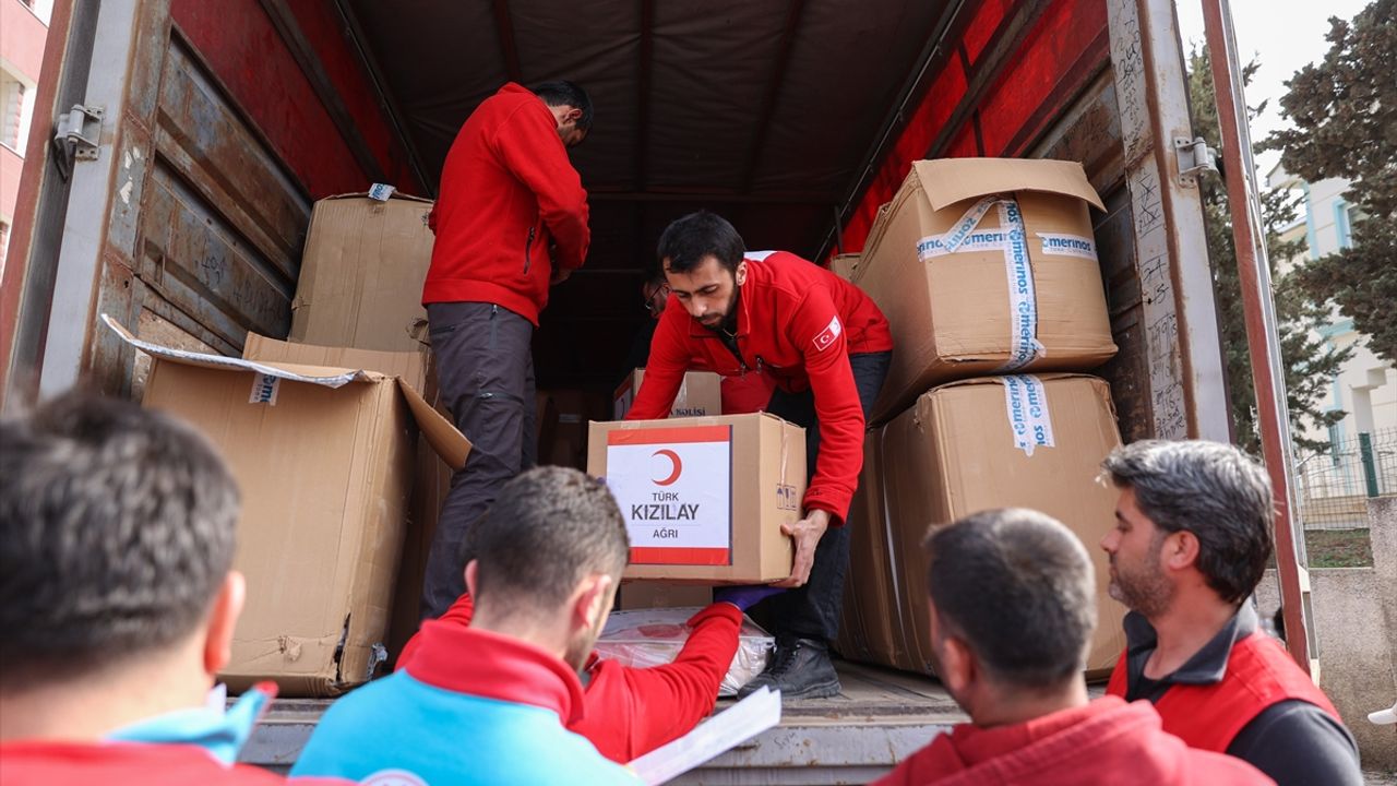 Türk Kızılay kırsal bölgedeki depremzedelere yardımlarını sürdürüyor