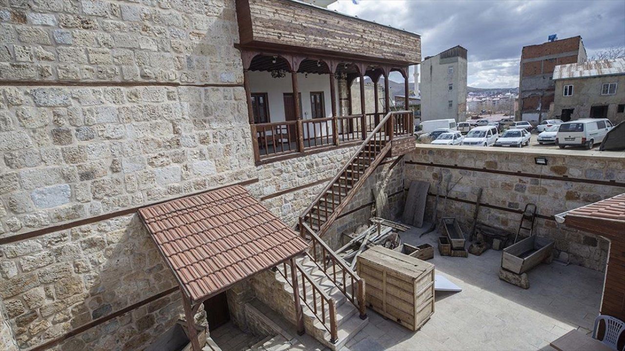 Kahramanmaraş Afşin'in 600 yıllık Ömer Ağa Konağı depremlerde ayakta kaldı