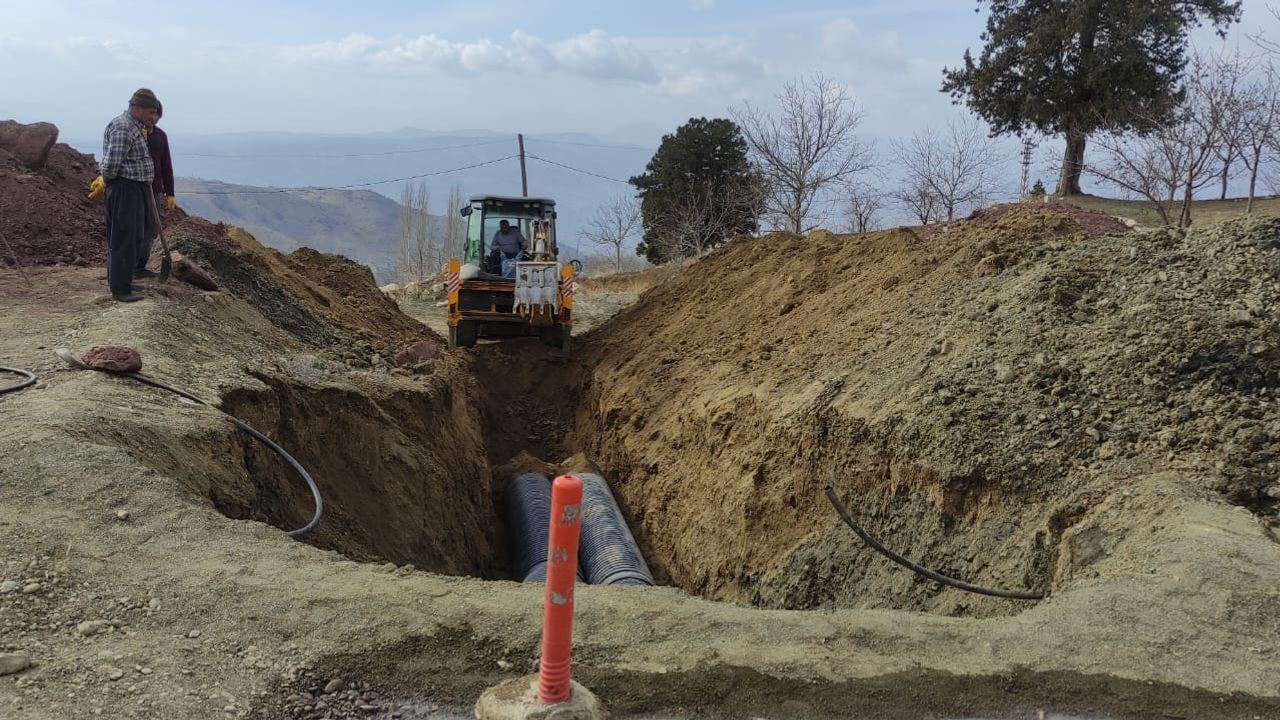 Dulkadiroğlu’nda Depremden Etkilenen Kırsal Mahallelerde Altyapı Çalışmaları Devam Ediyor