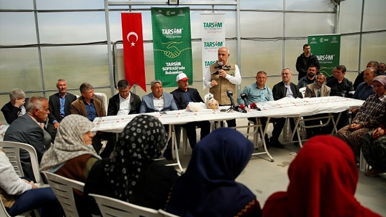 Tarım ve Orman Bakanı Kirişci, Kahramanmaraş'ta çiftçilerle bir araya geldi