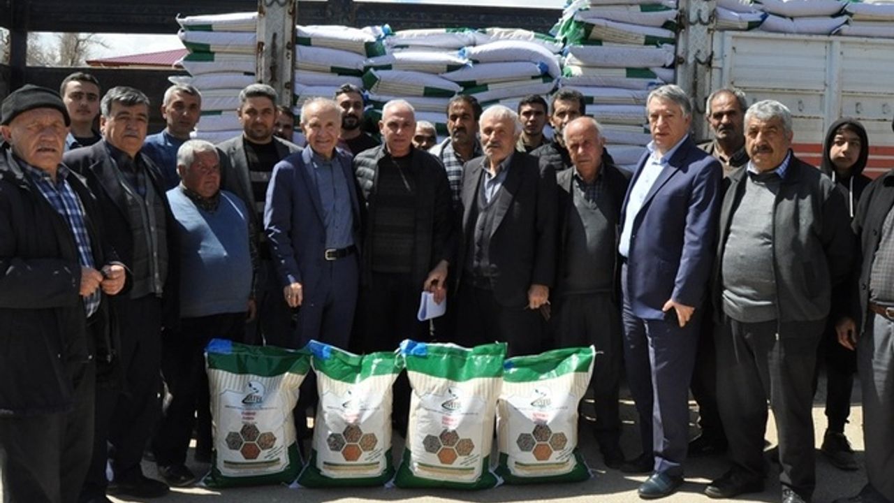 Kahramanmaraş'ta depremzede çiftçilere tohum desteği