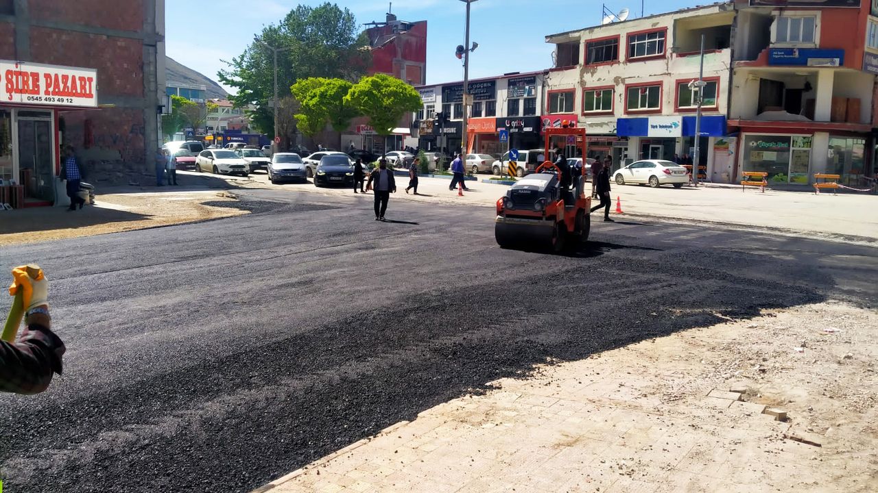 Büyükşehir, Elbistan’da Yol Yenileme Çalışmalarını Sürdürüyor