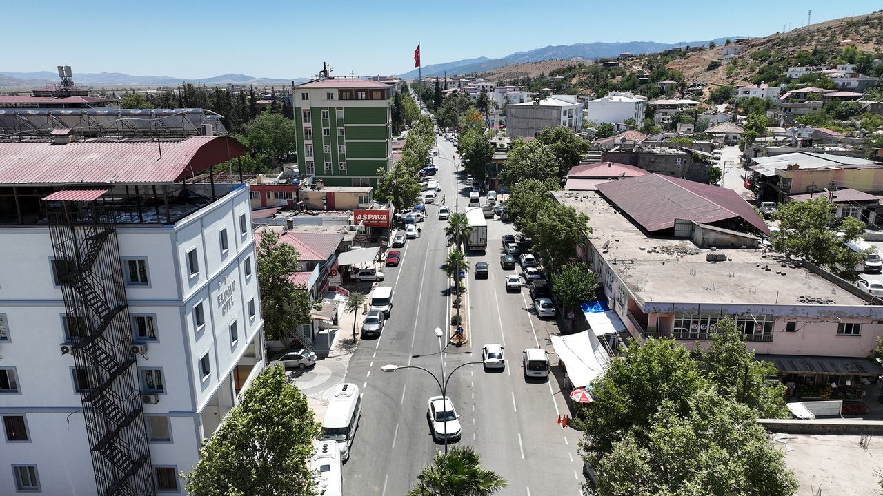 Büyükşehir Türkoğlu’nda İstiklal Caddesi’ni Yeniledi