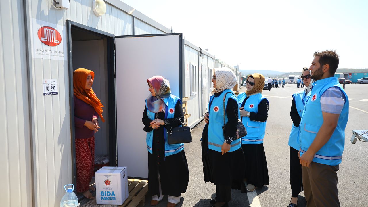 TDV, Kahramanmaraş'taki depremzedelere 7 bin gıda ve hijyen kolisi dağıttı