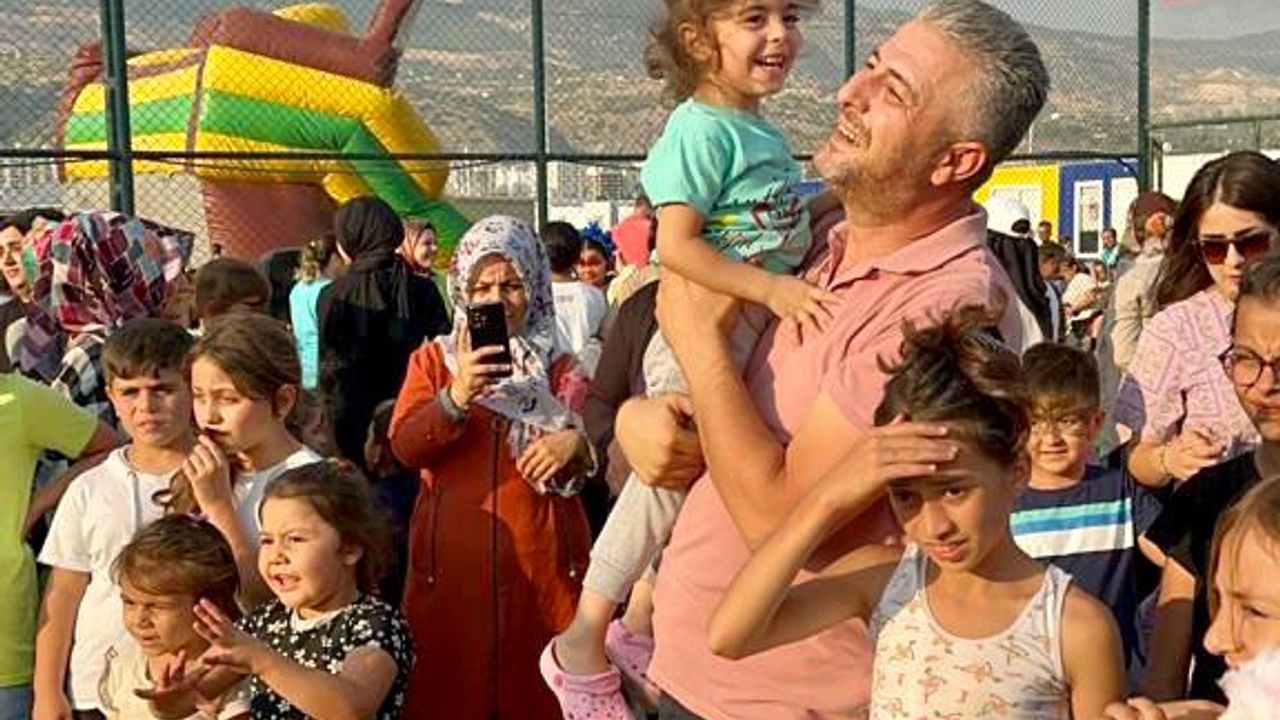 Kahramanmaraş’ta depremzede çocuklar aileleriyle eğlendi 