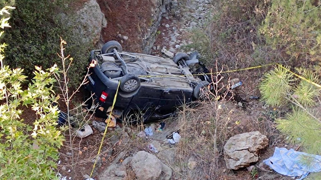 Kahramanmaraş’ta hafif ticari araç şarampole yuvarlandı: 1 ölü 5 yaralı 