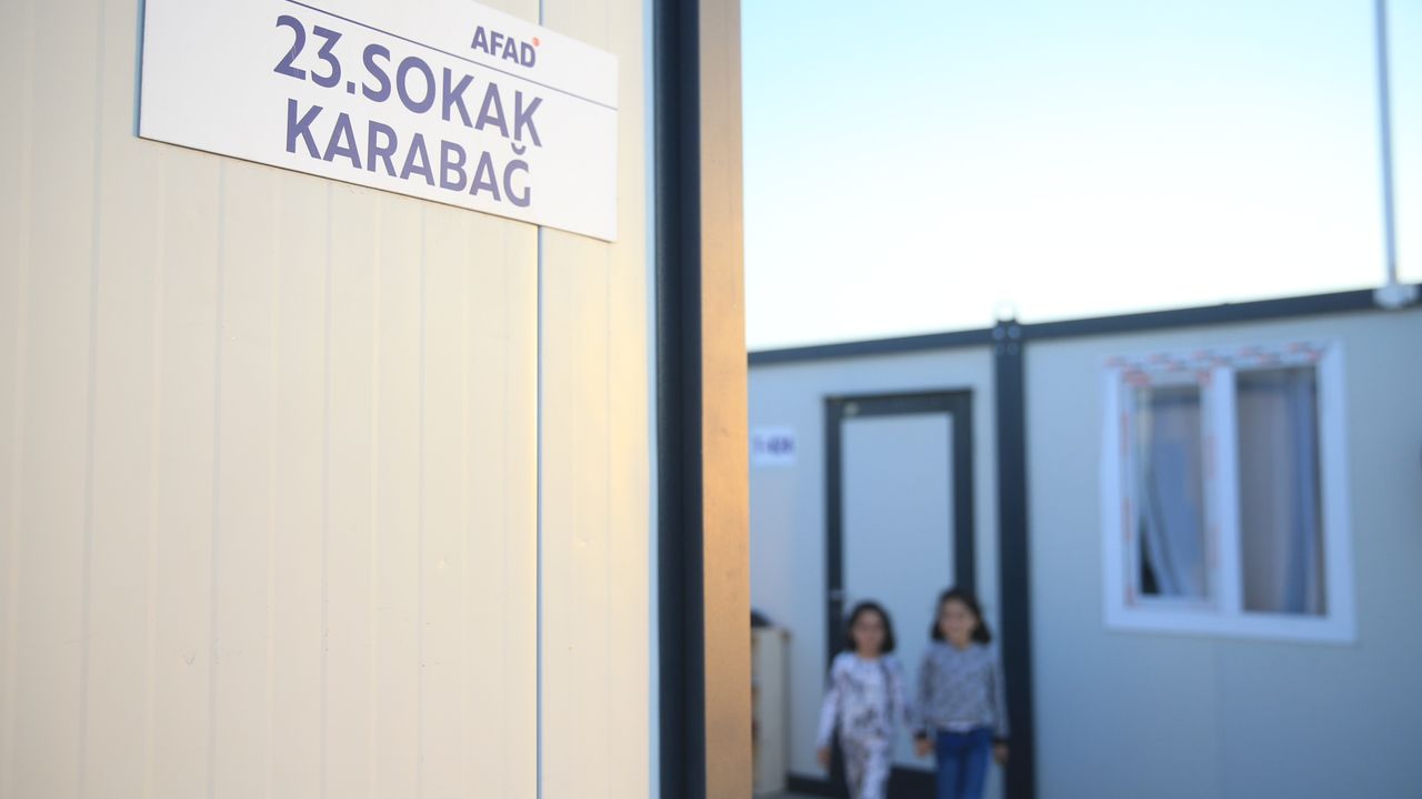 Azerbaycan'ın şehir ve şehitlerinin isimleri Kahramanmaraş'taki konteyner kentte yaşatılıyor
