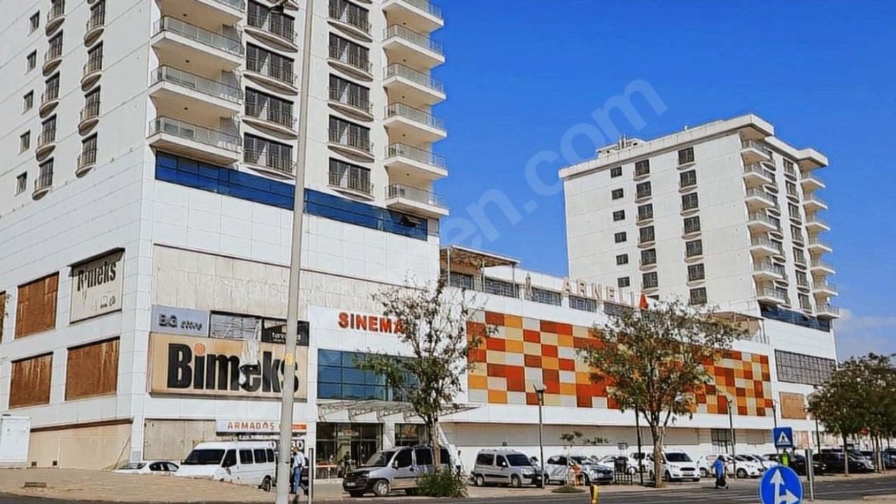Kahramanmaraş'ta Büyük Bir Fırsat: Alışveriş Merkezi ve Apartmanlar Satılıyor!