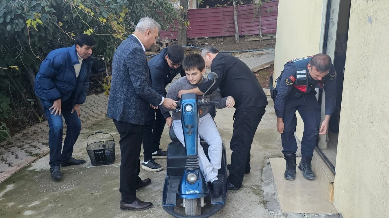 Türkoğlu'da Engelli Gencin Tekerlekli Sandalye Hayali Gerçekleşti