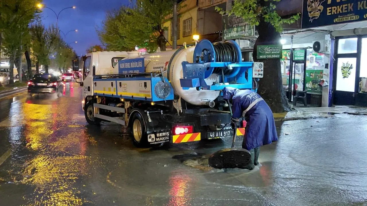 Sağanak yağışın getirdiği olumsuzluklar hızla gideriliyor