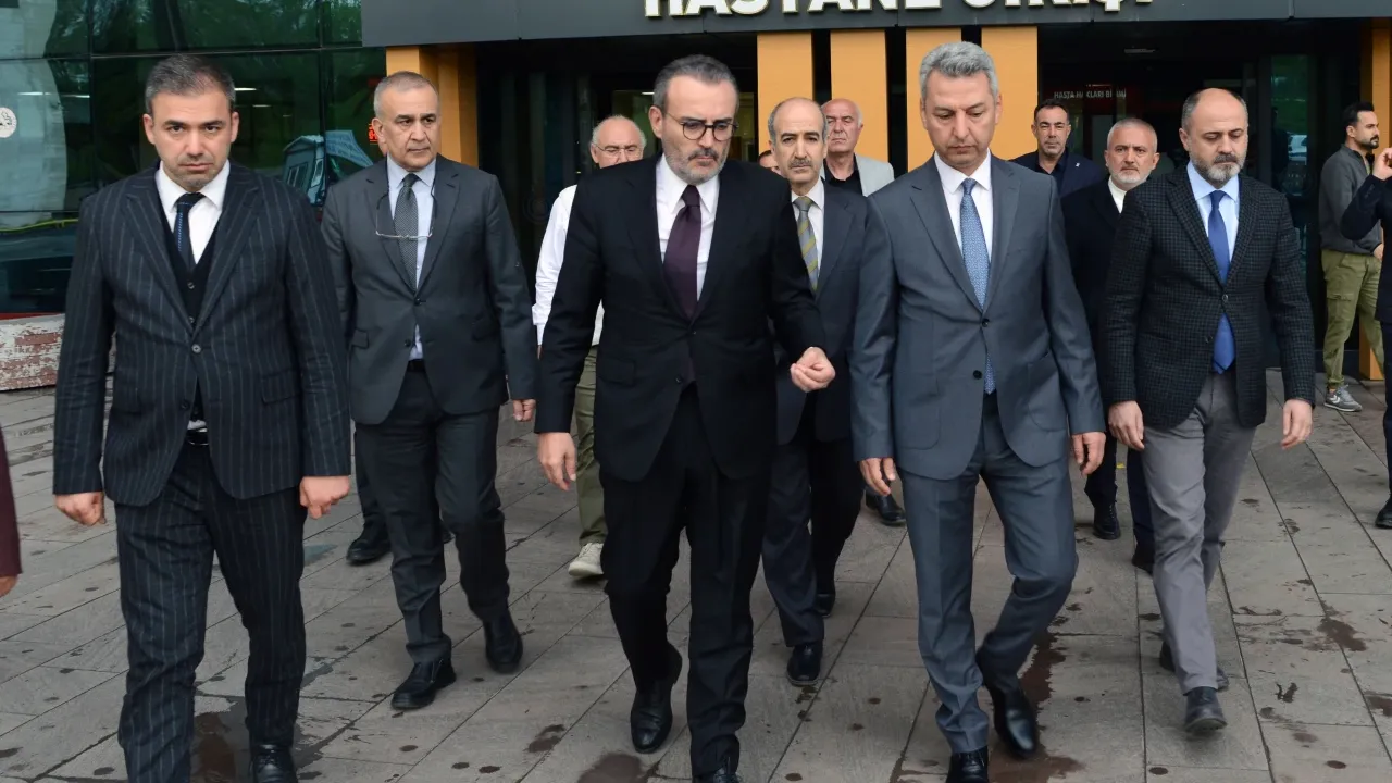 Mahir Ünal ve protokol üyeleri hastanede ailelerle!