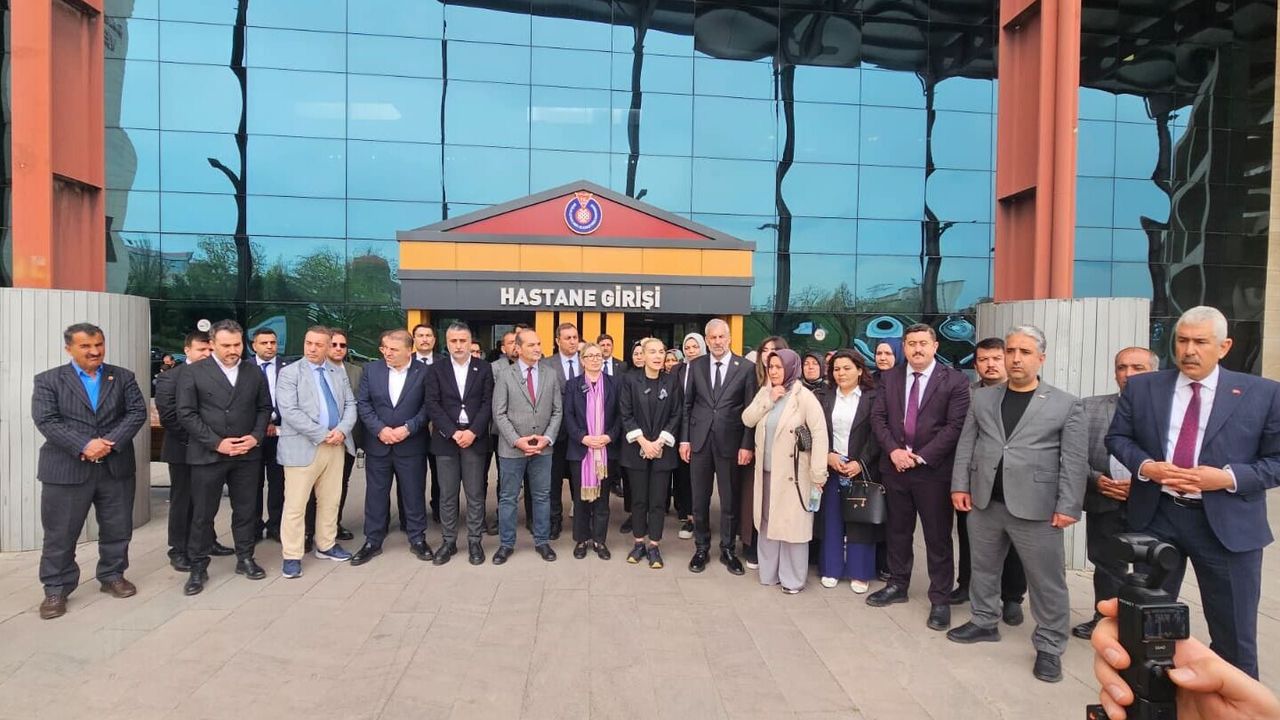 Anahtar Parti heyeti Kahramanmaraş’taki saldırıda yaralananları ziyaret etti