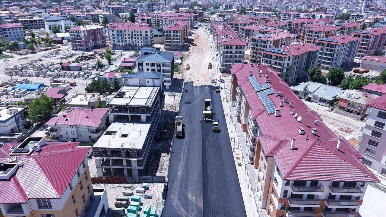 Elbistan'da Hacı Esat Efendi Caddesi'nde kapsamlı ulaşım pro