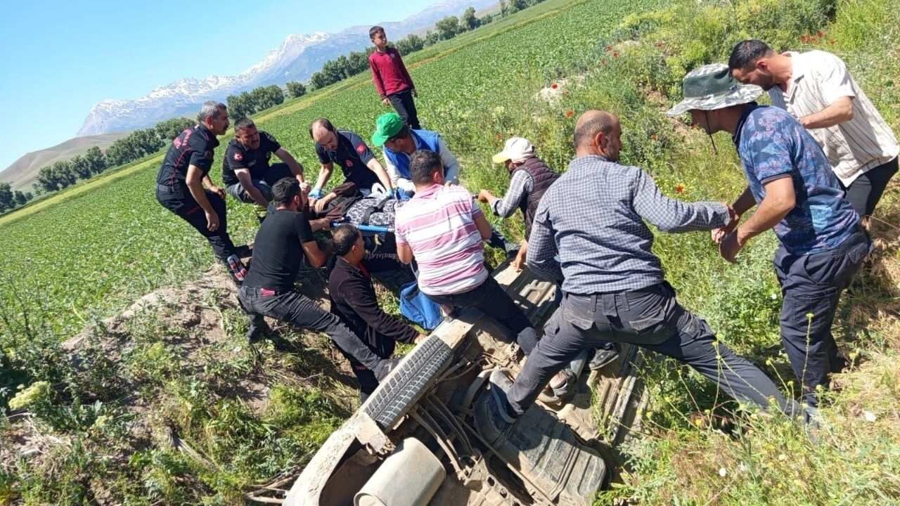 Elbistan İğde Mahallesinde feci kaza 4 kişi yarala