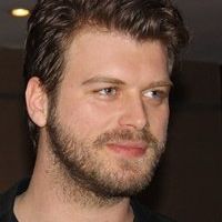 Kıvanç Tatlıtuğ Kimdir ?