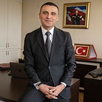 Aziz Kömürcü Kimdir?