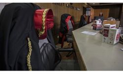 Hakim ile avukat arasındaki etek boyu tartışmasına tepki yağdı!