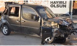 Elbistan'da hafif ticari araçla tır çarpıştı! 1 yaralı