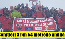 Kahramanmaraş'ta dağcılar, Şehitleri 3 bin 54 metrede andı