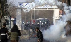 Yunan askerleri  sınırdaki göçmenlere ateş açtı! 1 ölü 5 yaralı