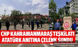 CHP Kahramanmaraş teşkilatı Atatürk anıtına çelenk sundu
