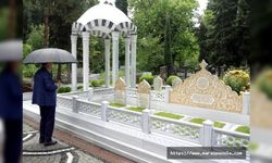 Kabir ziyareti yapan Erdoğan, anne ve babası dışında yakın arkadaşını da unutmadı