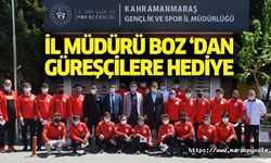 İl Müdürü Boz’dan güreşçilere hediye