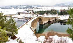 Ceyhan Köprüsü'nün karlı havada muhteşem görüntüsü!