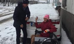 Kahramanmaraş'ta engelli kızıyla kar topu oynayan baba yürekleri ısıttı!